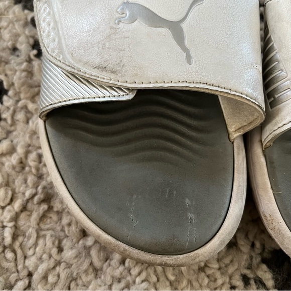 ⭐️ 3 for 10⭐️ Preloved Puma Slides - Picture 3 of 6